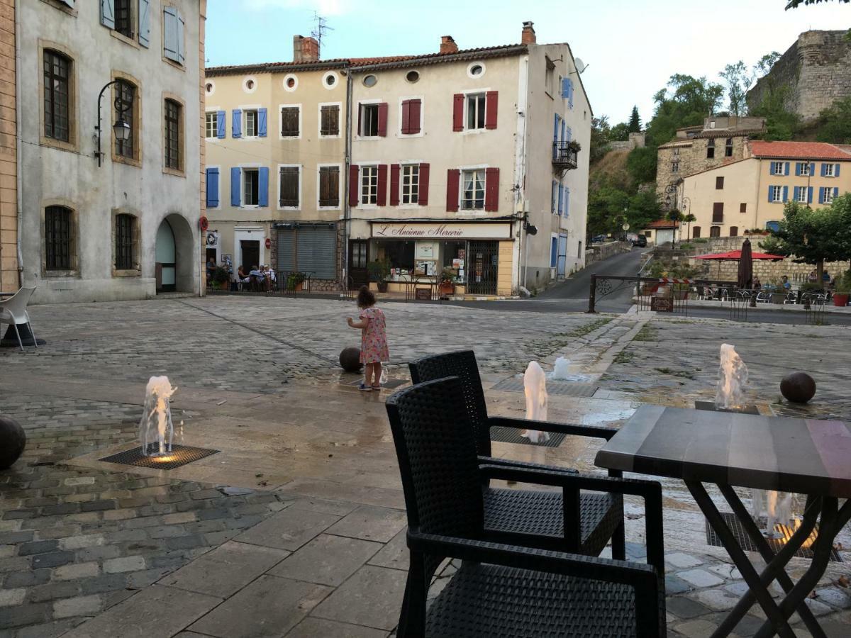 Вилла Entre L'Eglise Et La Place Кийан Экстерьер фото